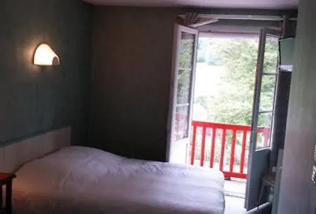Au Chalet Fleuri 2*